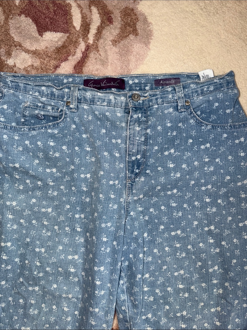 Gloria Vanderbilt Amanda Light Blue Denim Jeans with Floral Print - Picture 2 of 7
